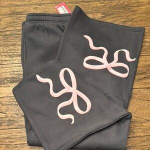 XL Edikted Gray Sweatpants with Pink Bows
